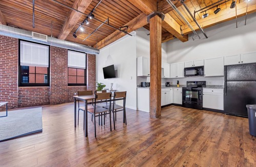 Lafayette Square Apartment | Lafayette 421 I Spacious and Cozy 1Bd/1Bd