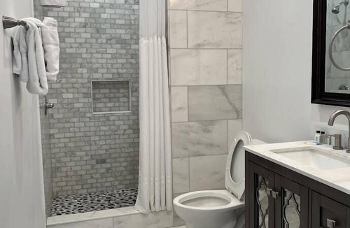French Quarter House | Lafitte Hotel & Bar