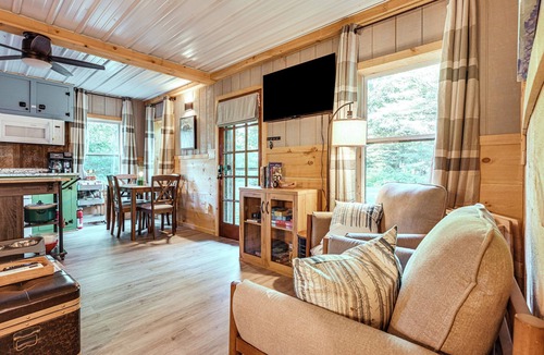 Gladwin Cottage | Lake Access & Kayaks: Gladwin Cottage Near Golfing