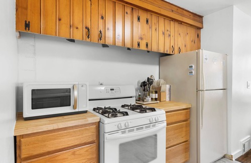 Belleville House | Lake Area Stay - Boat Launch - Dining, DTW, Ann Arbor & Belleville area