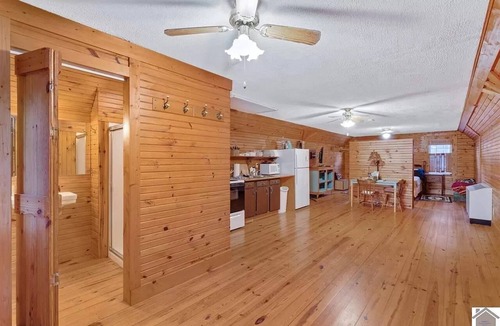 Eddyville Apartment | Lake Barkley - Great Lake front location & boat dock Included!