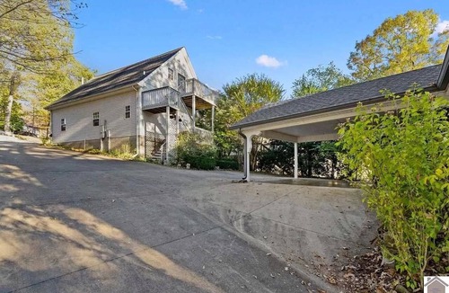 Eddyville Apartment | Lake Barkley - Great Lake front location & boat dock Included!