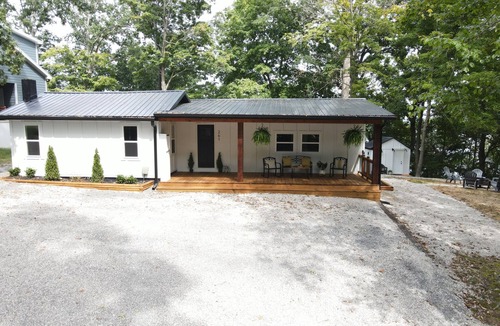 Scottsville House | Lake Bluff Retreat - A Charming 3 bed /2 Bath Home on Barren River Lake