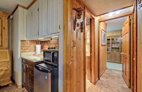 Clayton House | Lake Burton Bungalow with Top Dock & Scenic Patio