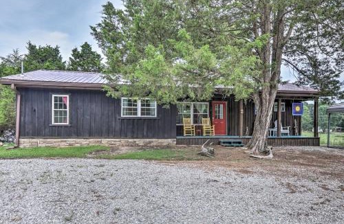 Albany House | Lake Cumberland Area Cabin - 4 Mi. to Lake!