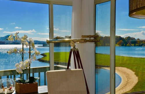 North Shore House | Lake front, kayaks, SUP, WiFi, Views, pools,resort,beaches,docks