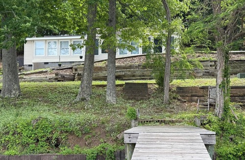 Hickory Cottage | Lake front,quiet location,yet close to all Hickory shopping,parks,hospitals, LRU