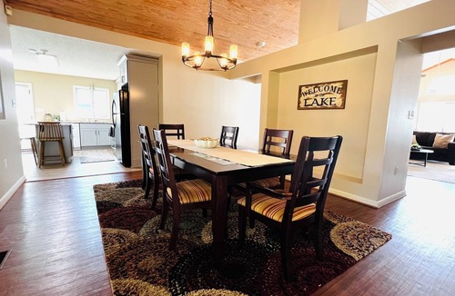 Anderson House | Lake Hartwell House - Sunsets & Deep Water Dock - Close to Clemson & Anderson