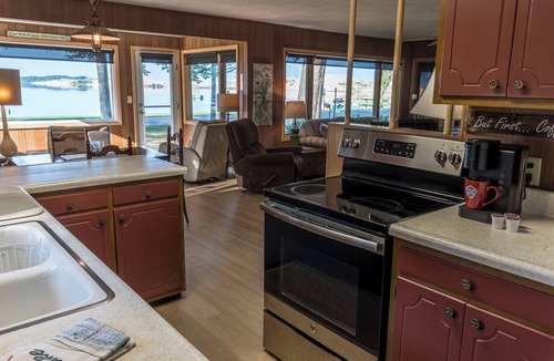 Silver Lake Cottage | "Lake Haven" Cottage & Guest House, sleeps 8. Silver Lake frontage, Dune views.