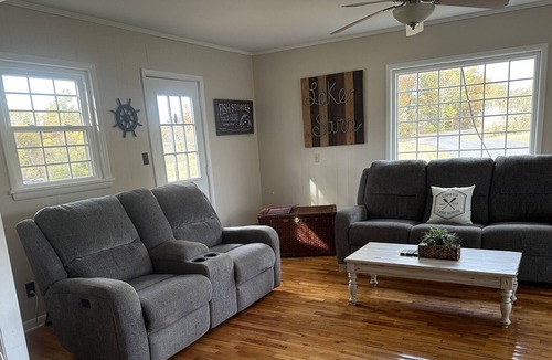 Effingham Cottage | Lake house on Lake Sara with boat dock!
