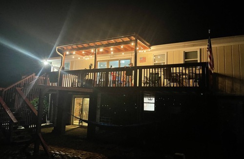 Northlakes House | Lake house with private pool.