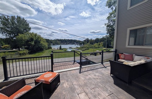 Angola Cottage | LAKE JAMES Beautiful 4-bedroom cottage with Swimming, AC