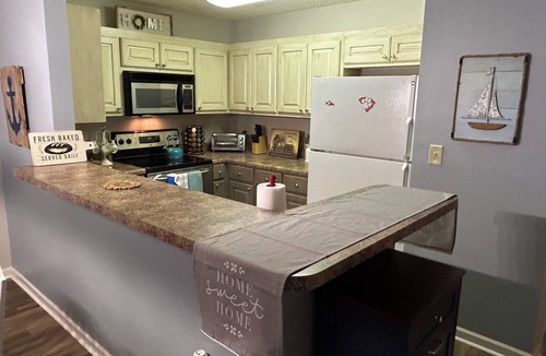 Six Mile Condo | Lake Keowee Getaway with Dock Access, Pool & Mountain Views