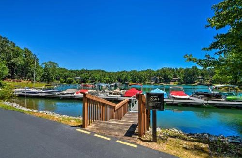Salem House | Lake Keowee Resort Condo w/Balcony & Pool Access!