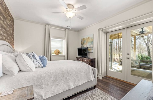 Flowery Branch House | Lake Lanier Lakefront, Swim, Kayaks, Sauna, Gym, Pickleball
