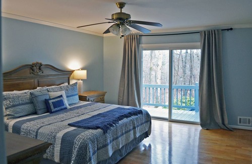 Dawsonville House | Lake Lanier Retreat. 3 bedroom, 2 bath Sleeps 8. Two story boat dock.