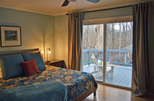 Dawsonville House | Lake Lanier Retreat. 3 bedroom, 2 bath Sleeps 8. Two story boat dock.
