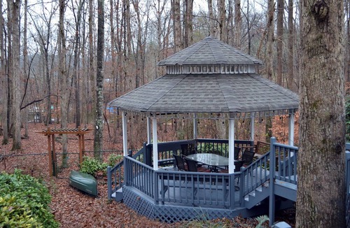 Dawsonville House | Lake Lanier Retreat. 3 bedroom, 2 bath Sleeps 8. Two story boat dock.
