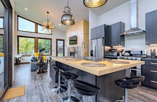 Hatley House | Lake + Ledge Retreat l Modern Luxury Home on Pike Lake