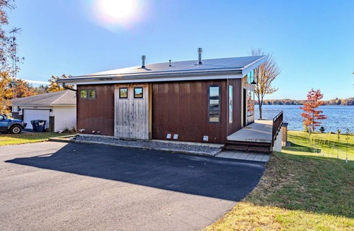 Hatley House | Lake + Ledge Retreat l Modern Luxury Home on Pike Lake
