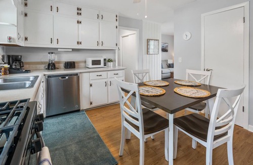 Acworth Apartment | Lake Life D - Apartment in Downtown Lake Acworth