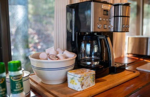 Eureka Springs Cabin | Lake Lucerne Cabin#9 Wifi+Parking+Deck@Nauti or Nice