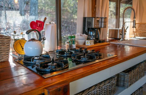 Eureka Springs Cabin | Lake Lucerne Cabin#9 Wifi+Parking+Deck@Nauti or Nice