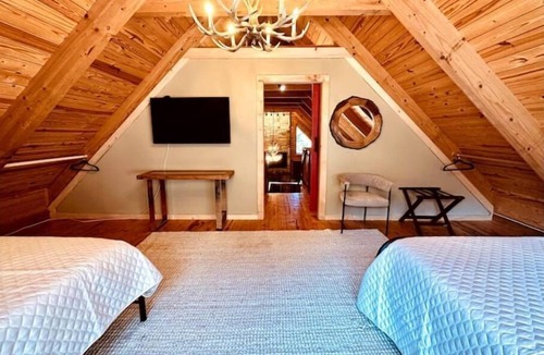Lake Lure Cabin | Lake Lure Cabin-Hot Tub-FirePit-Arcade Games-Minutes to golfing, hiking, biking