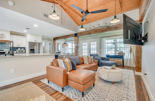 Dadeville House | Lake Martin Retreat w/Private Dock & Boat Launch