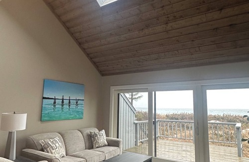 Glen Arbor Condo | Lake Michigan beachfront in glen arbor. 2-bed/2-bath. beach fire pit and Wi-Fi