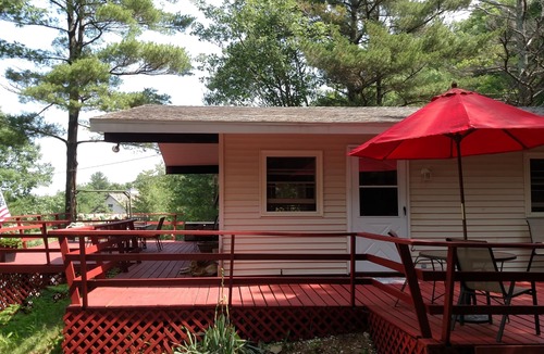 Shelby Cottage | LAKE MICHIGAN COTTAGE/SILVER LAKE SAND DUNES