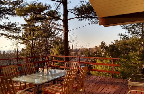 Shelby Cottage | LAKE MICHIGAN COTTAGE/SILVER LAKE SAND DUNES