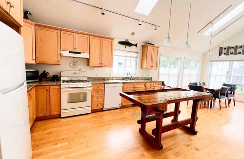 Empire House | Lake Michigan Sandy Beach is a short walk! Home in Downtown Empire, Grill