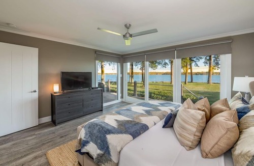 Mayhew House | Lake Norman Playaway - Beach, Hot Tub & Optional Boat Rental
