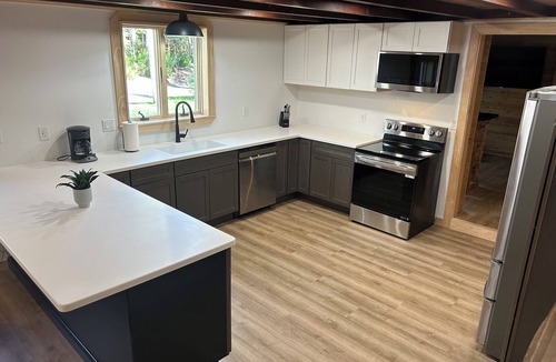 Brimley Cottage | Lake Superior Lakefront Cabin w/Private Beach Trail, Game Room & 4BR Remodel