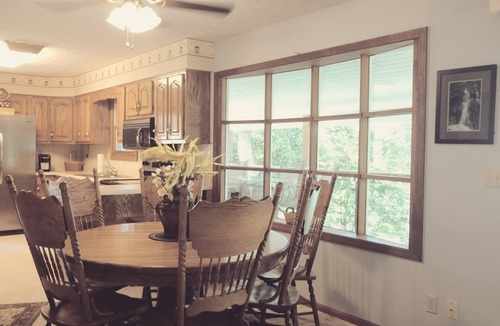 Somerset House | Lake View/3 Bedroom Townhome Sleeps 6-8/Close To Lee's Ford Marina