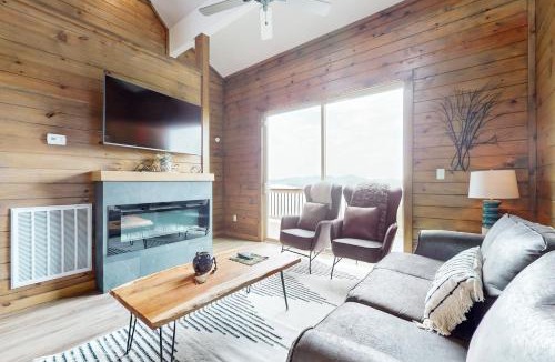 Sevierville House | Lake View Cabin Sleeps 8 Hot Tub Rocking Chairs