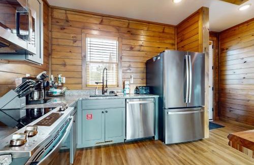 Sevierville House | Lake View Cabin Sleeps 8 Hot Tub Rocking Chairs