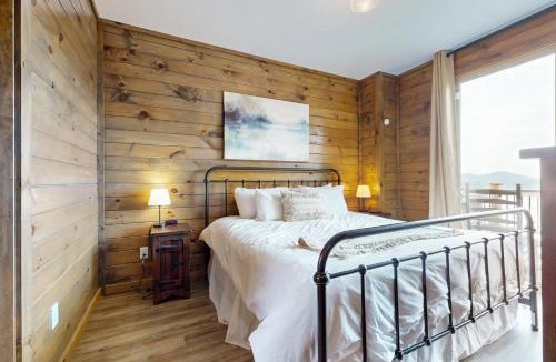 Sevierville House | Lake View Cabin Sleeps 8 Hot Tub Rocking Chairs