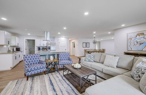Higden House | Lake-View Deck! Modern Greers Ferry Lake Retreat