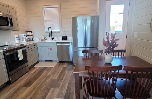 Sevierville Cabin | Lake-view dog-friendly cabin with Ping-Pong table & free attraction tickets