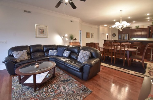 Young Harris Condo | Lake-view ground-level condo with pool, jetted tub - walk to marina/restaurants