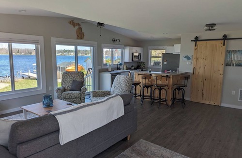 Hale Cottage | Lakefront 2-bed 2 bath, Boat,Beach,AC, wifi & newly renovated. Sun to Fri only