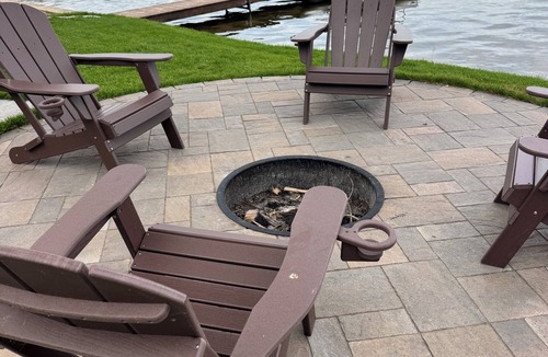 Paris Cottage | Lakefront 2 Bedroom Cottage Getaway on Chippewa Lake, Michigan