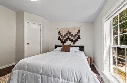 Charlevoix House | Lakefront 3 Bedroom Retreat on Susan Lake-5 minutes from Charlevoix