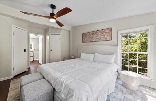 Charlevoix House | Lakefront 3 Bedroom Retreat on Susan Lake-5 minutes from Charlevoix