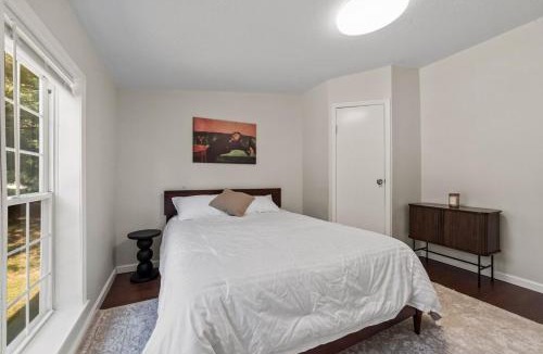 Charlevoix House | Lakefront 3 Bedroom Retreat on Susan Lake-5 minutes from Charlevoix
