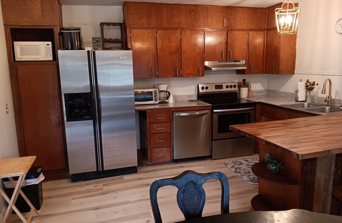 Scottsboro Cabin | Lakefront 3-bedroom 2 bath lodge with AC in charming Scottsboro boat launch view
