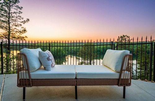 Mid America House | Lakefront 6BR w/Heated Pool & Hot Tub + Kayaks