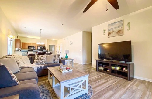 North Myrtle Beach Condo | Lakefront at Barefoot Resort w Massive Waterfront Pool Close to Beach